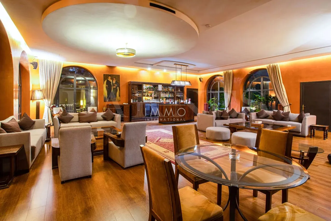 Palais d’hôtes d’exception à vendre – palmeraie – 19 suites – domaine de 2,2 hectares