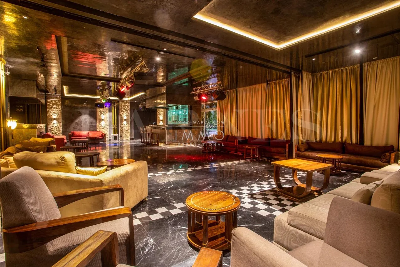 Palais d’hôtes d’exception à vendre – palmeraie – 19 suites – domaine de 2,2 hectares