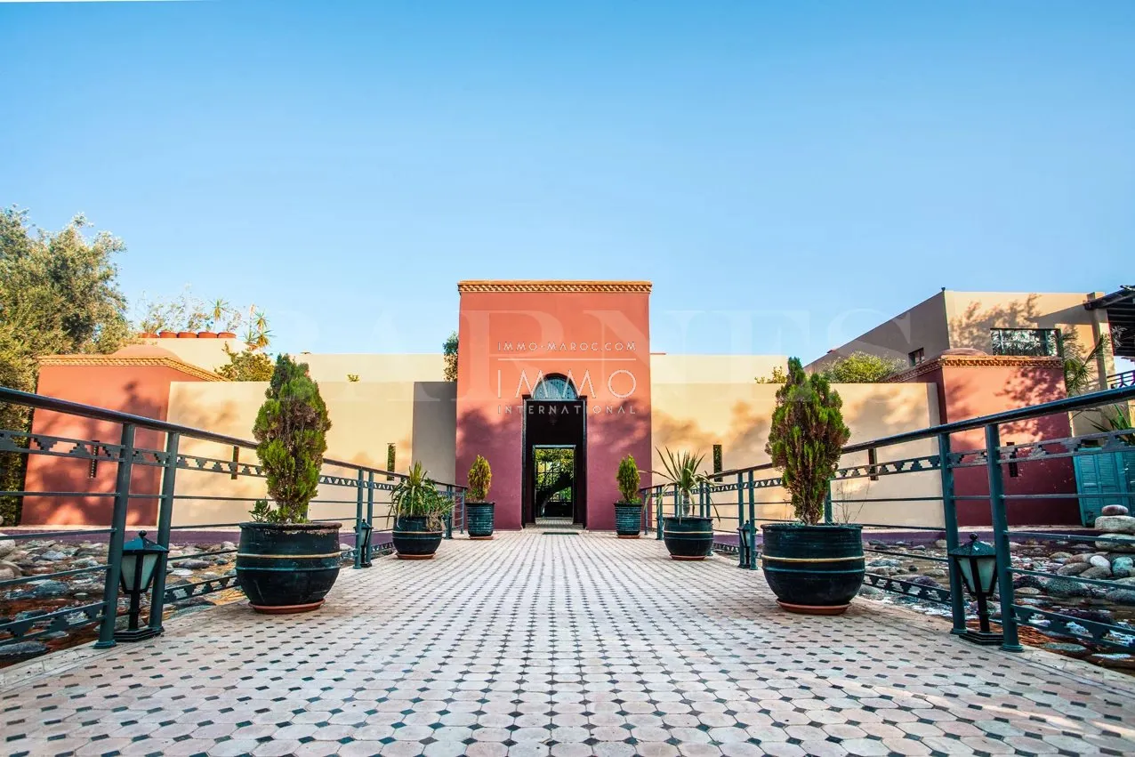 Palais d’hôtes d’exception à vendre – palmeraie – 19 suites – domaine de 2,2 hectares