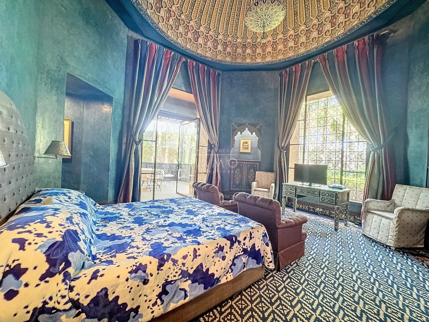 Palais arabo-andalou à vendre dans la palmeraie – 9 suites – parc de 2 hectares