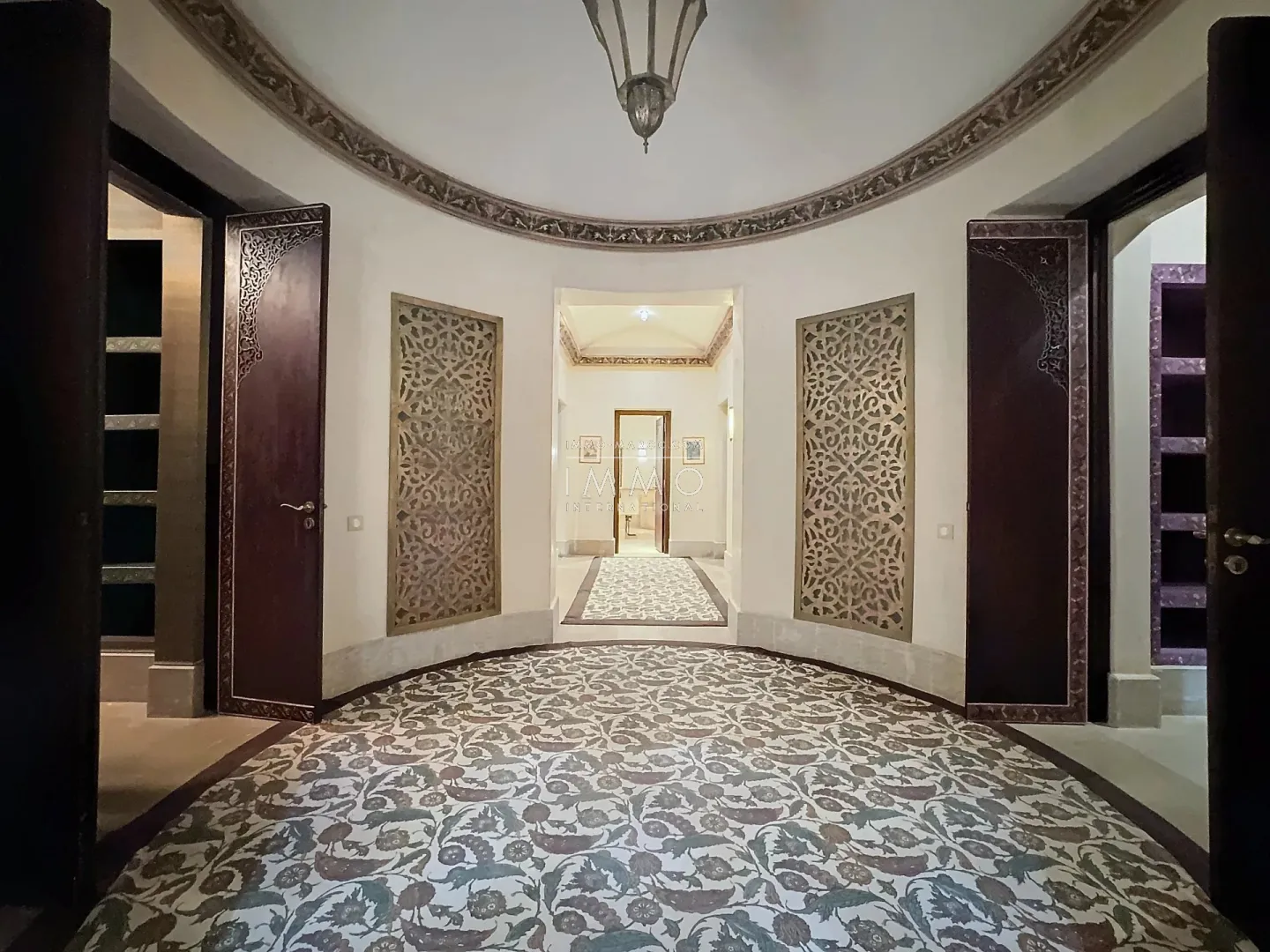 Palais arabo-andalou à vendre dans la palmeraie – 9 suites – parc de 2 hectares