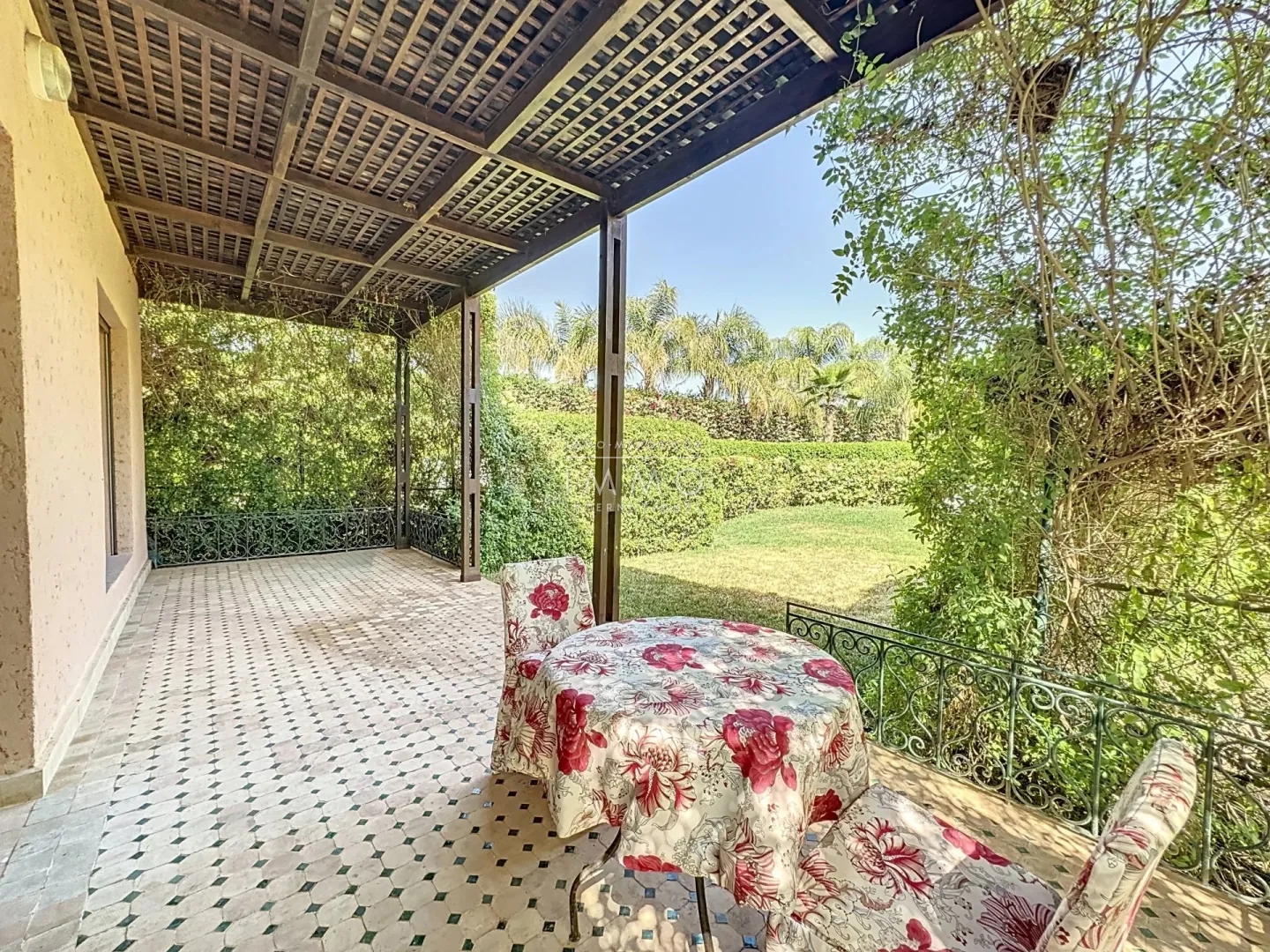 Palais arabo-andalou à vendre dans la palmeraie – 9 suites – parc de 2 hectares