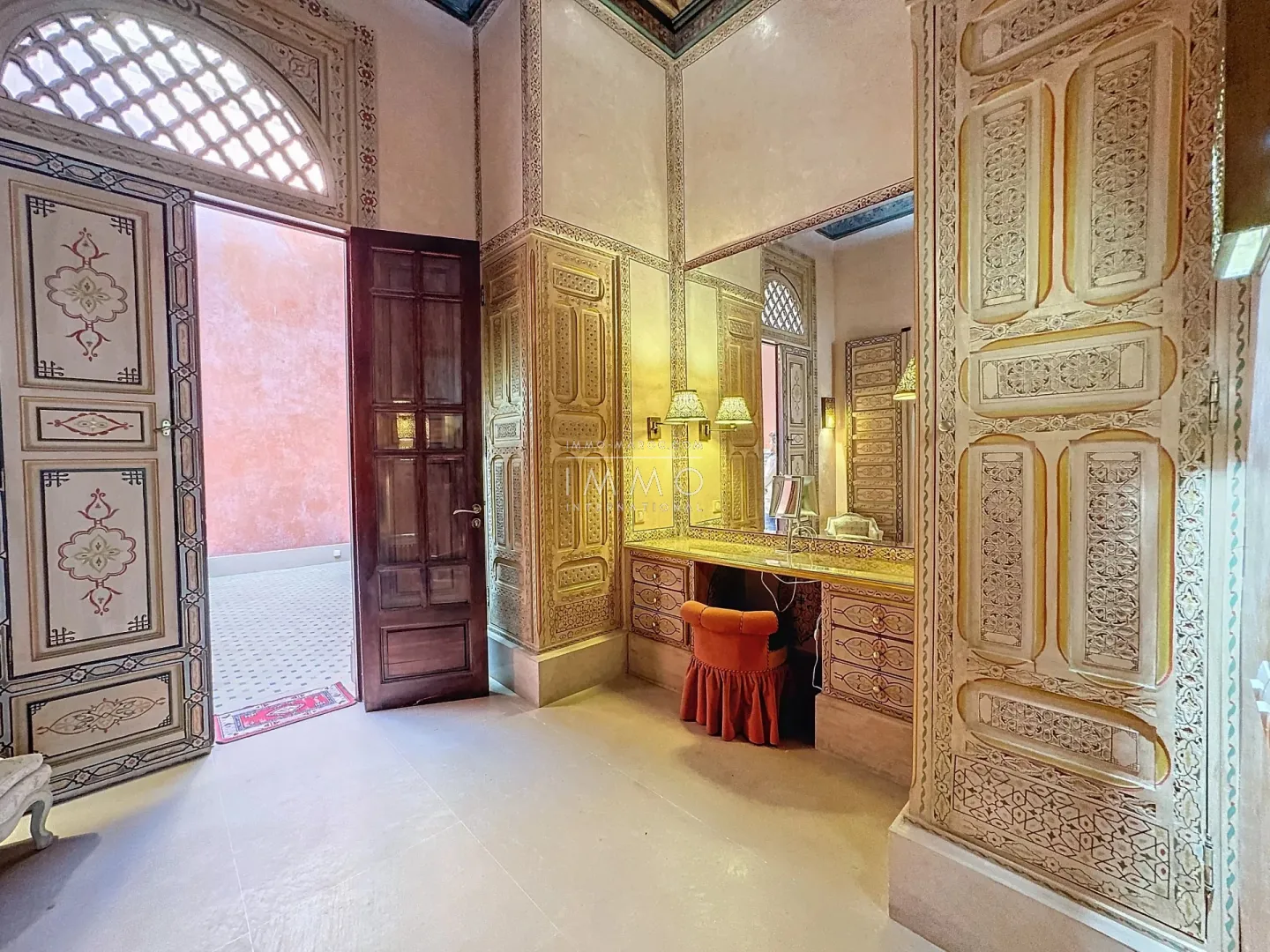 Palais arabo-andalou à vendre dans la palmeraie – 9 suites – parc de 2 hectares