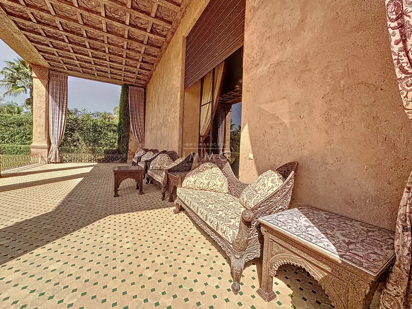 Palais arabo-andalou à vendre dans la palmeraie – 9 suites – parc de 2 hectares