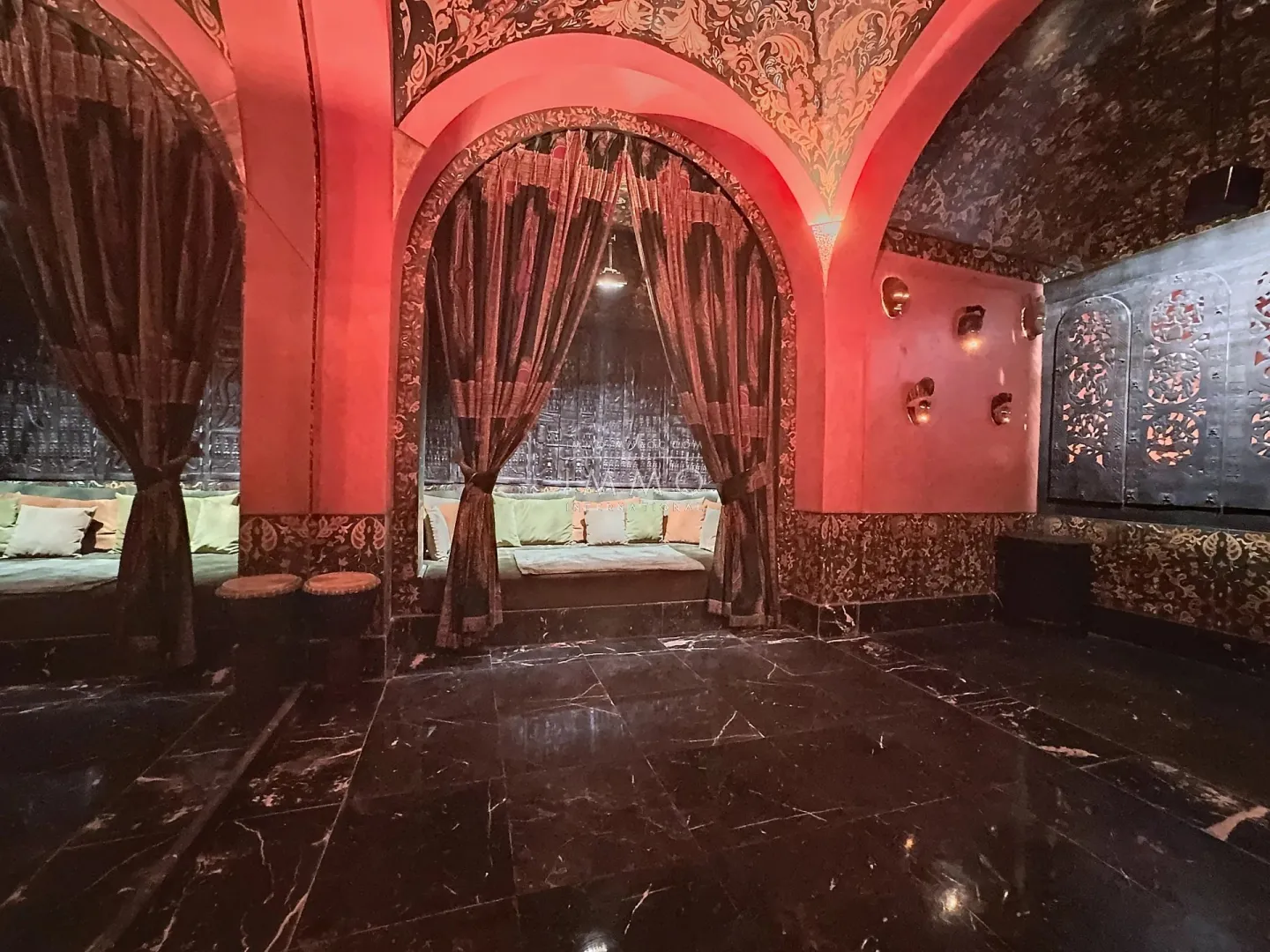 Palais arabo-andalou à vendre dans la palmeraie – 9 suites – parc de 2 hectares