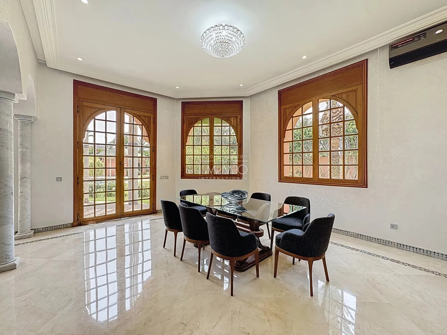 Barnes marrakech vous propose une villa ,située dans le quartier résidentiel et très recherché d’agdal