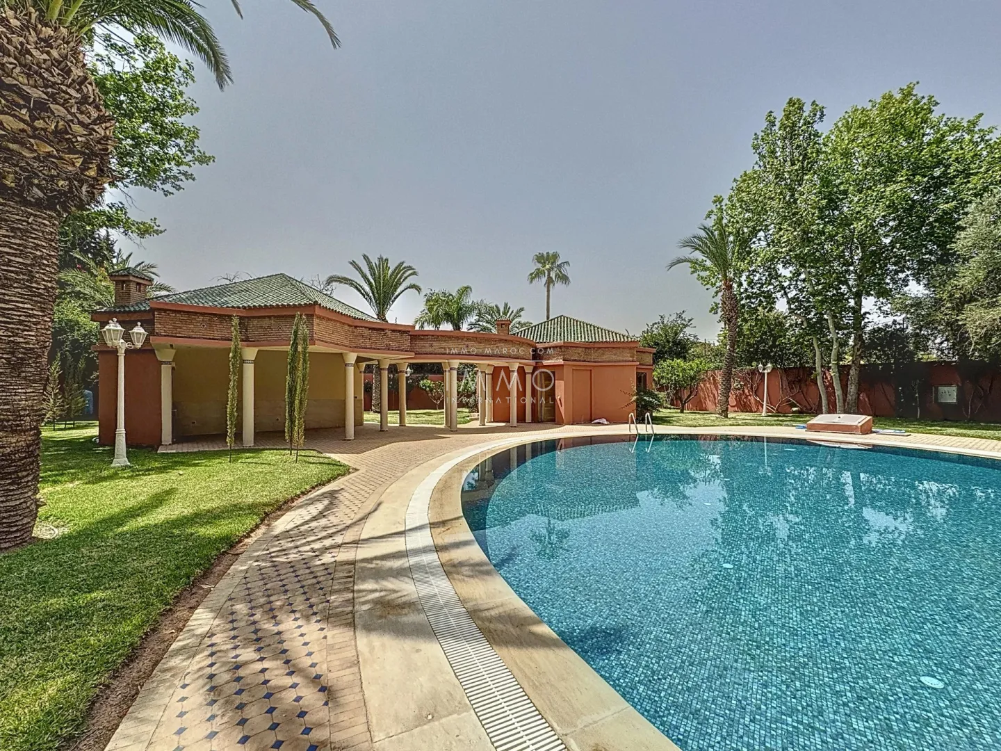 Barnes marrakech vous propose une villa ,située dans le quartier résidentiel et très recherché d’agdal