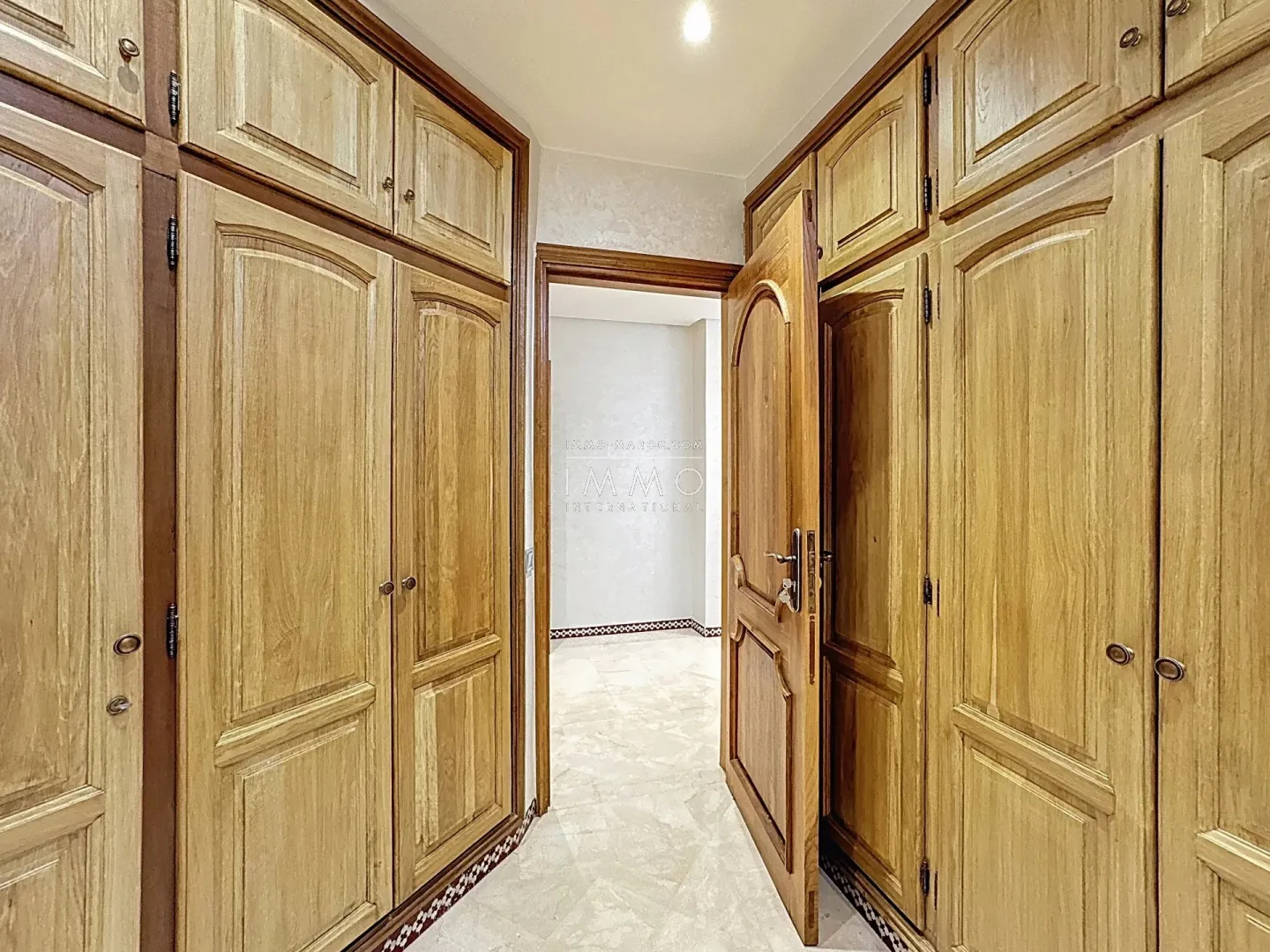 Barnes marrakech vous propose une villa ,située dans le quartier résidentiel et très recherché d’agdal