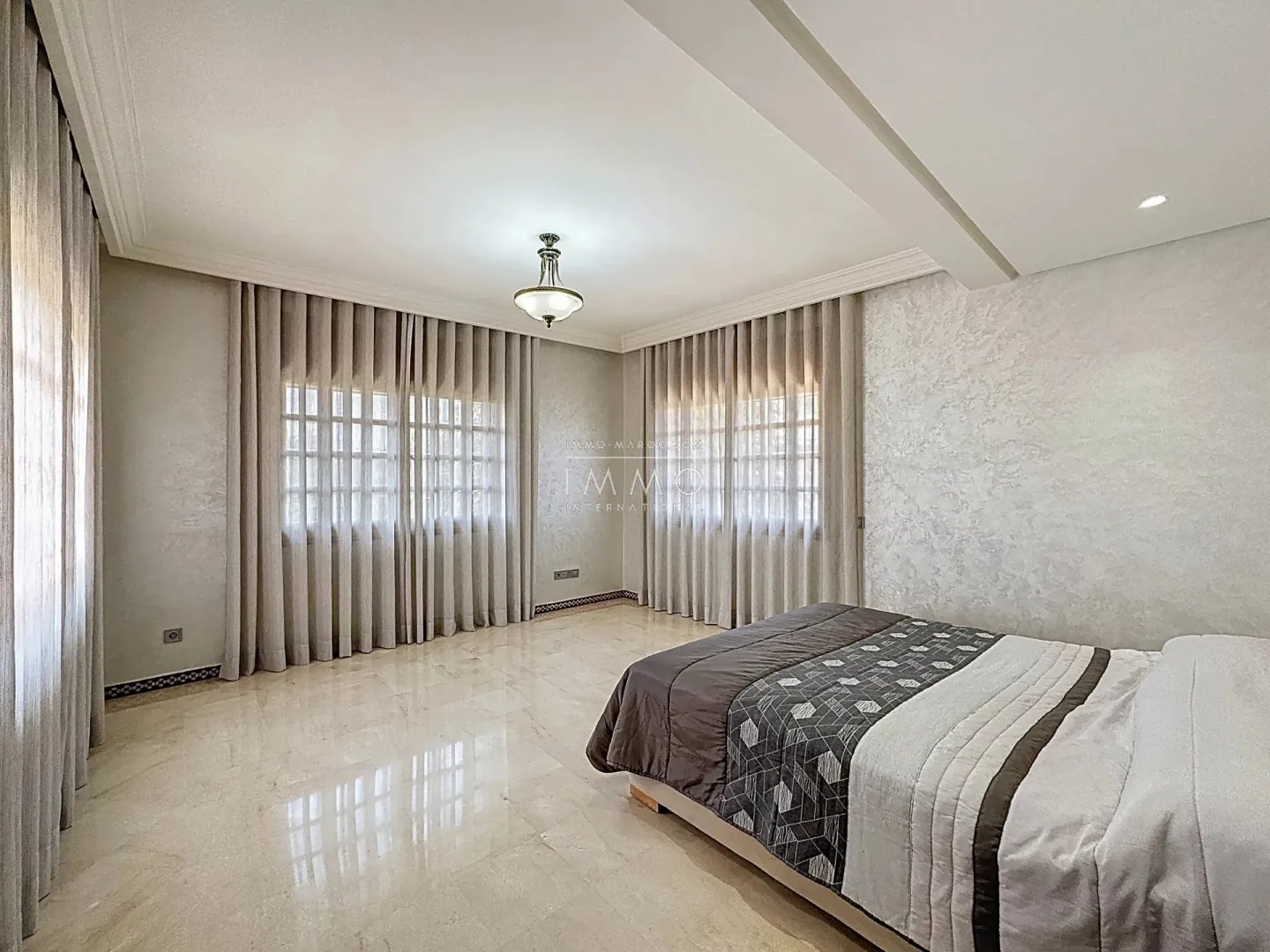 Barnes marrakech vous propose une villa ,située dans le quartier résidentiel et très recherché d’agdal