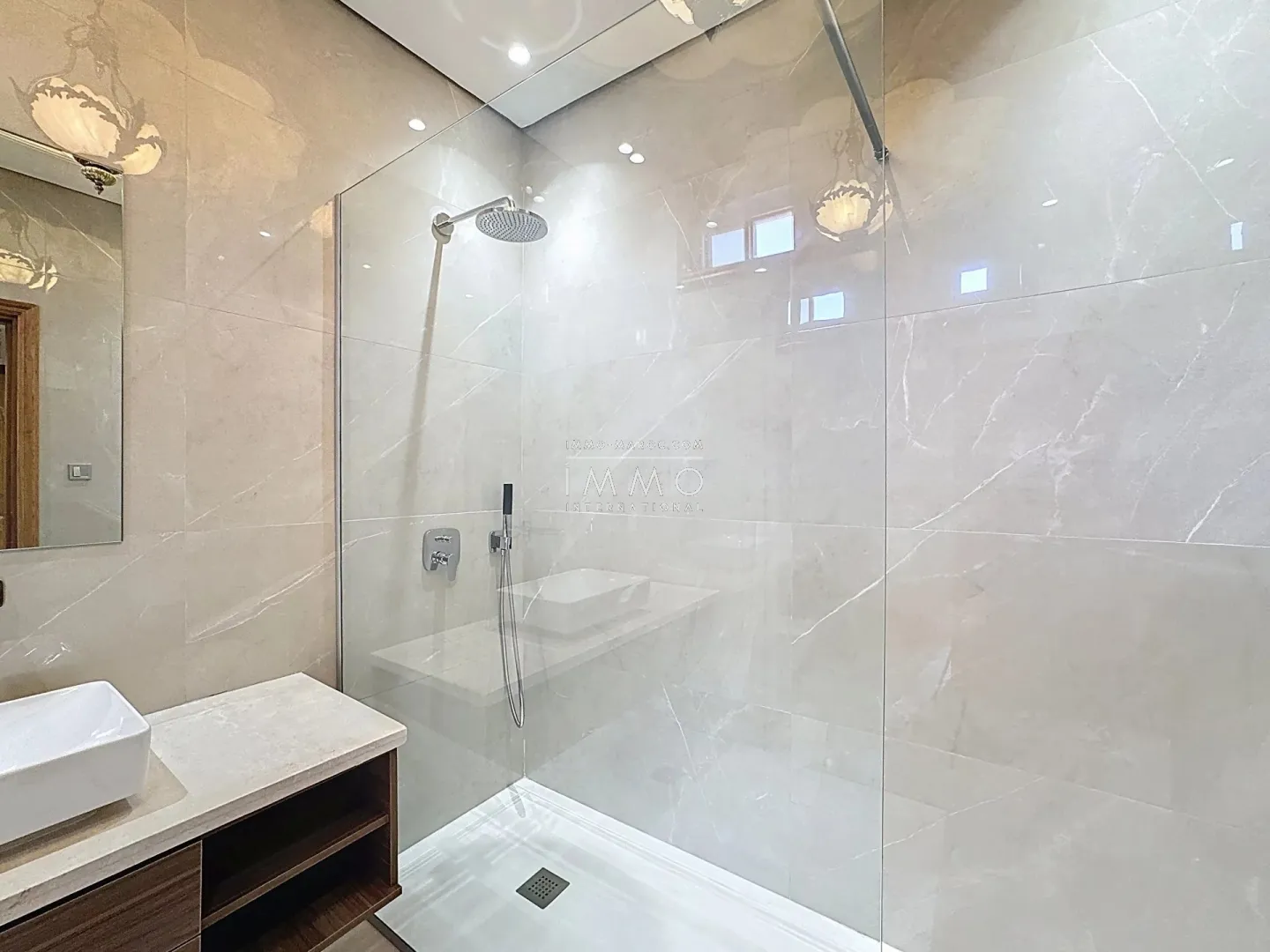 Barnes marrakech vous propose une villa ,située dans le quartier résidentiel et très recherché d’agdal