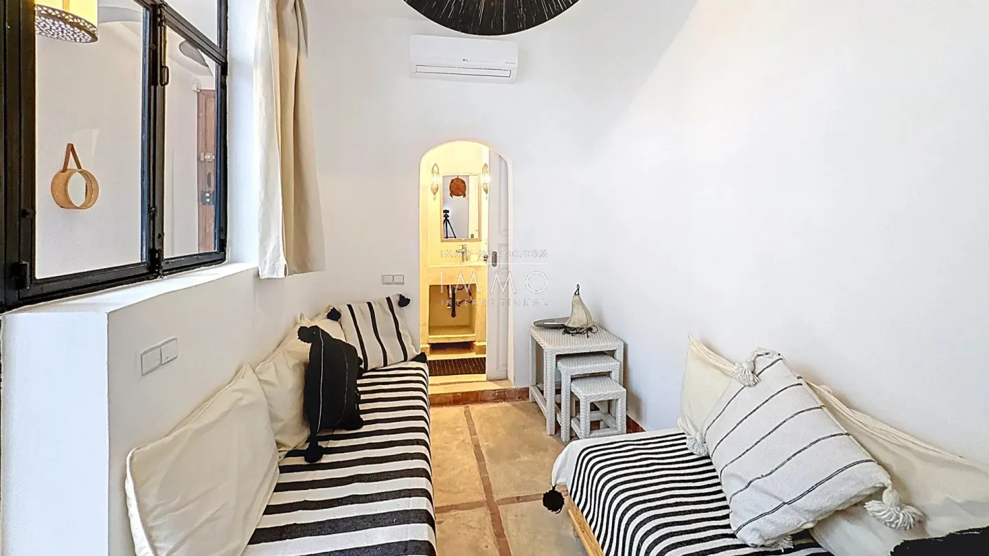 Riad à vendre – kasbah – 4 chambres – bassin patio – toit couvrant électrique – clé en main – maison d'hôtes possible