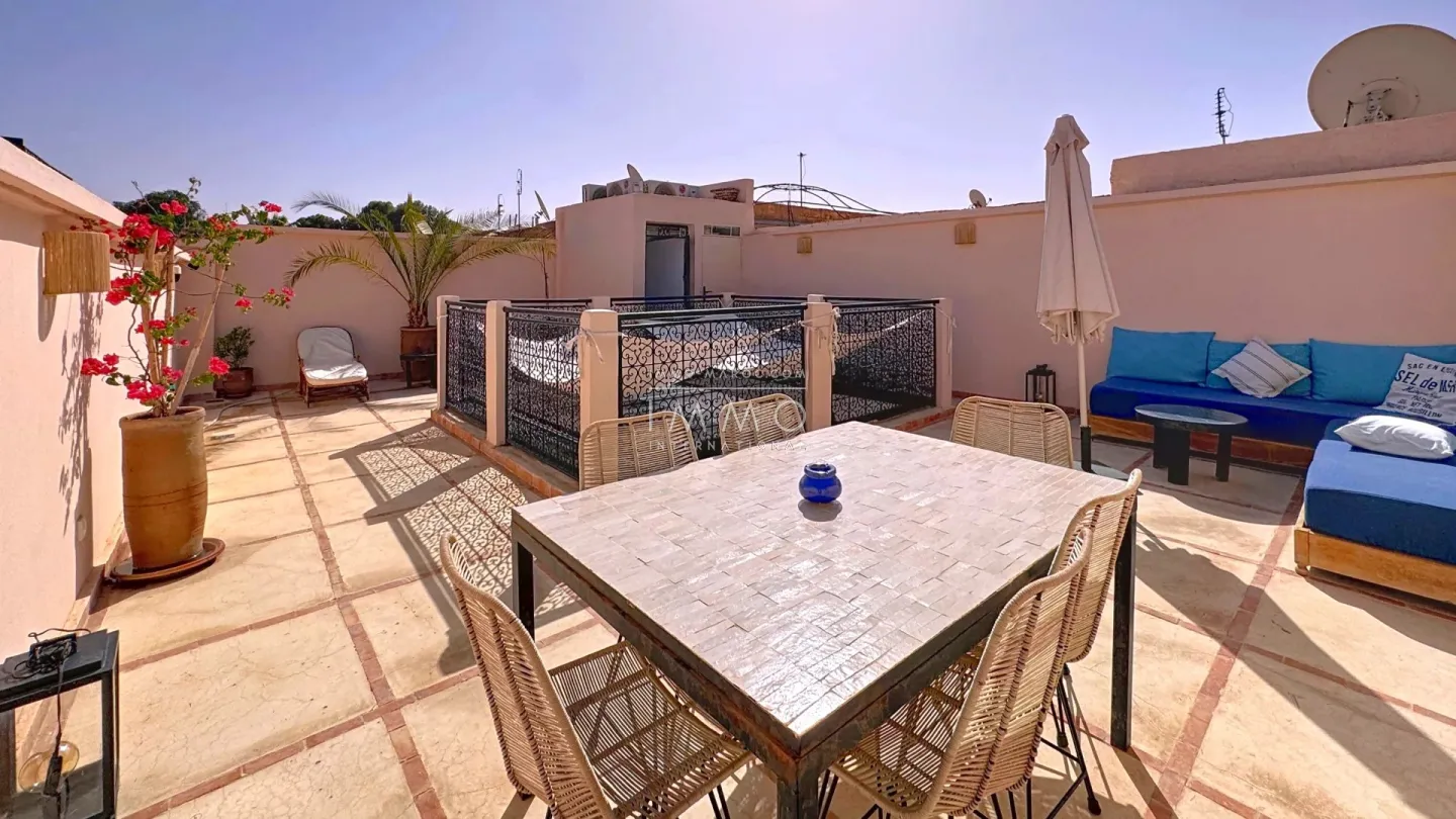 Riad à vendre – kasbah – 4 chambres – bassin patio – toit couvrant électrique – clé en main – maison d'hôtes possible