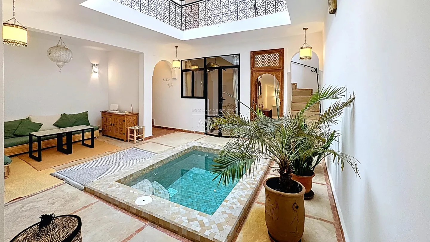 Riad à vendre – kasbah – 4 chambres – bassin patio – toit couvrant électrique – clé en main – maison d'hôtes possible