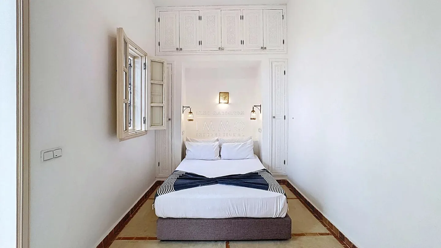 Riad à vendre – kasbah – 4 chambres – bassin patio – toit couvrant électrique – clé en main – maison d'hôtes possible
