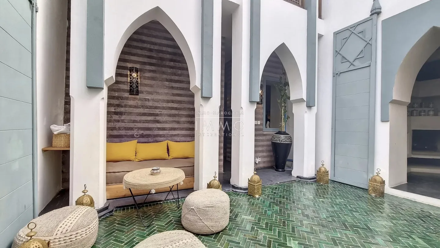 Riad à vendre – riad laarouss – 4 chambres – piscine – vue atlas & toits médina – accès voiture – maison d'hôtes possible
