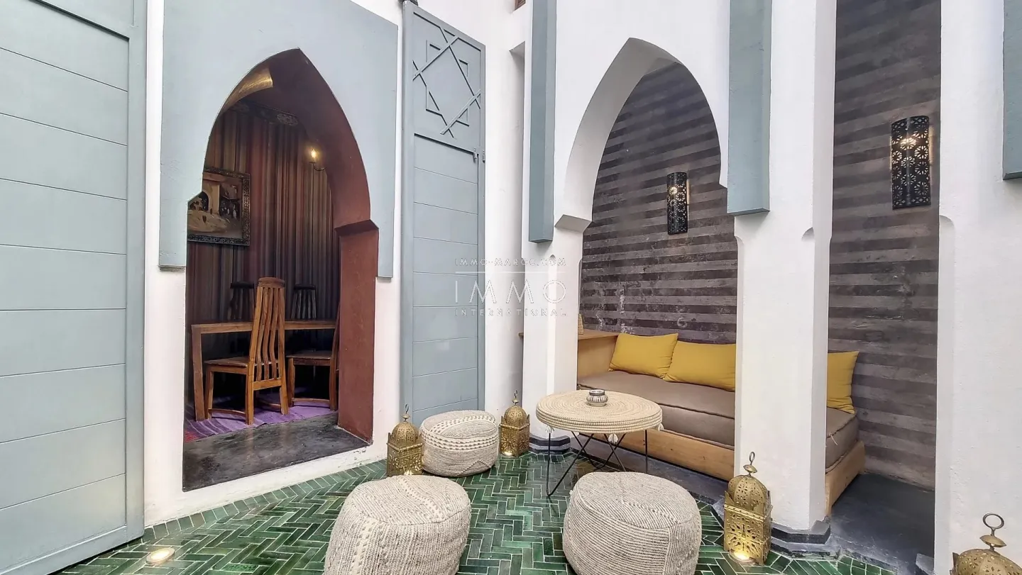 Riad à vendre – riad laarouss – 4 chambres – piscine – vue atlas & toits médina – accès voiture – maison d'hôtes possible