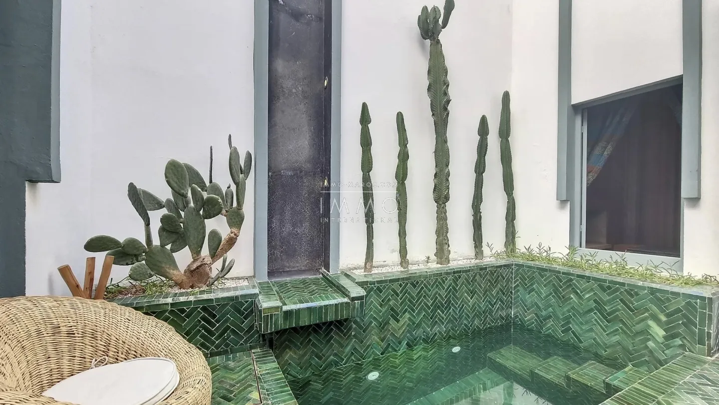 Riad à vendre – riad laarouss – 4 chambres – piscine – vue atlas & toits médina – accès voiture – maison d'hôtes possible