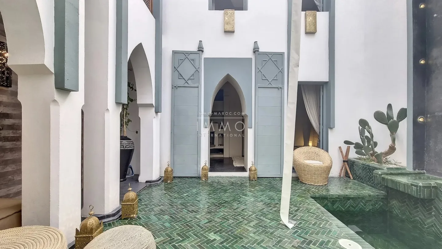 Riad à vendre – riad laarouss – 4 chambres – piscine – vue atlas & toits médina – accès voiture – maison d'hôtes possible