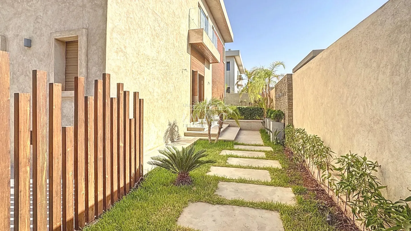 Villa à vendre route de l'ourika marrakech – 6 chambres – 373 m² – piscine – jacuzzi