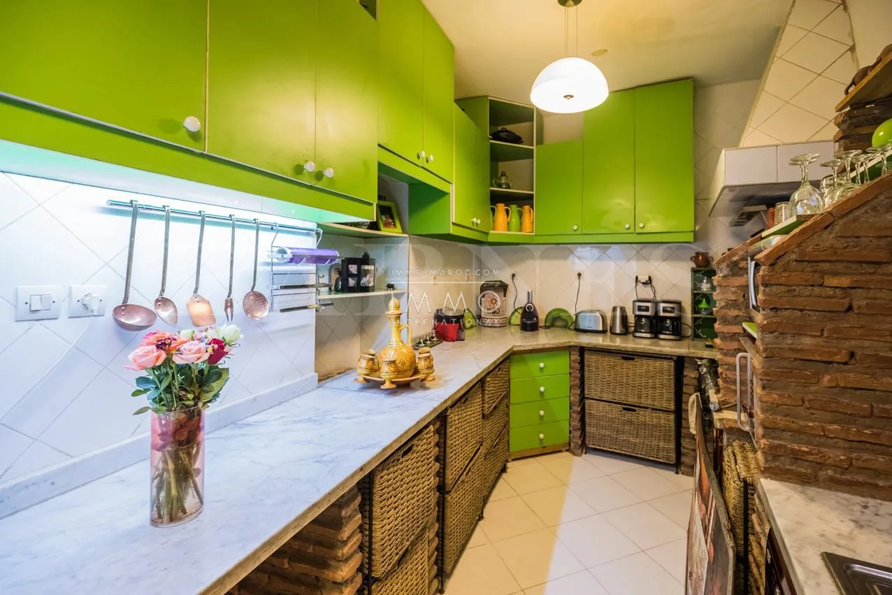 Riad à vendre – place des Épices – 6 chambres – maison d'hôtes en exploitation – hammam & bassin – bon chiffre d'affaires – maison d'hôtes possible