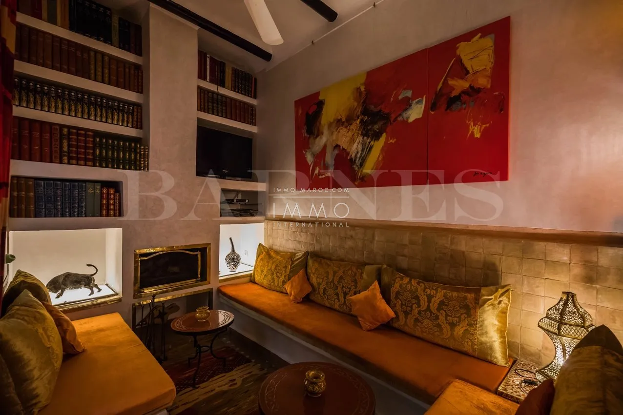 Riad à vendre – place des Épices – 6 chambres – maison d'hôtes en exploitation – hammam & bassin – bon chiffre d'affaires – maison d'hôtes possible
