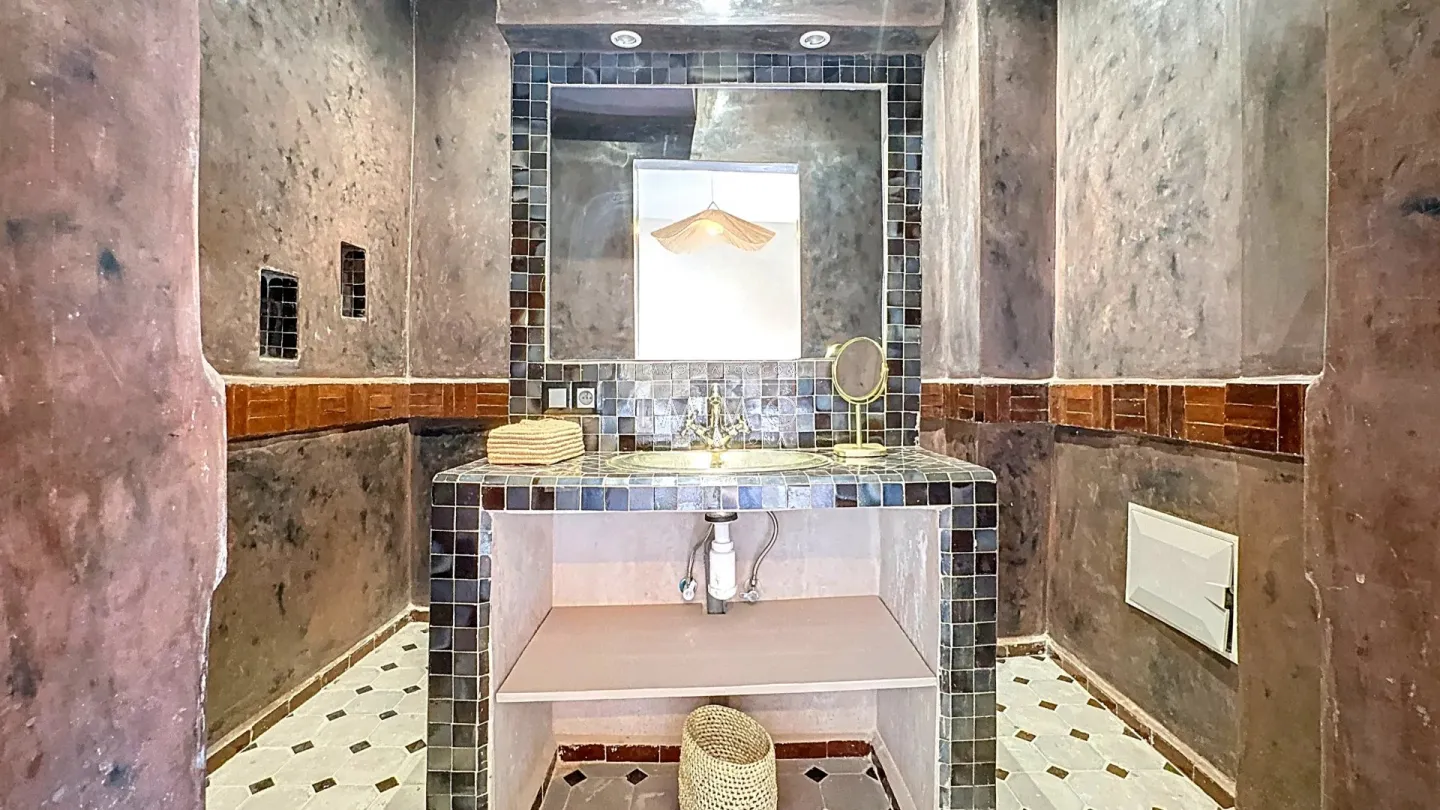 Riad à vendre – riad larousse – 4 chambres – titré – bassin chauffé – rénové matériaux nobles – maison d'hôtes possible