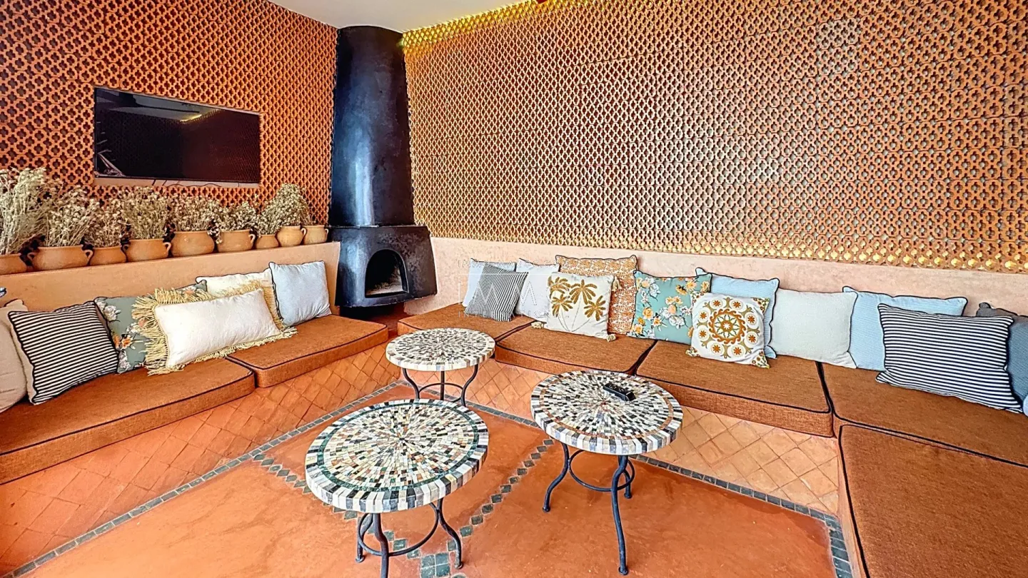 Riad à vendre – riad larousse – 4 chambres – titré – bassin chauffé – rénové matériaux nobles – maison d'hôtes possible