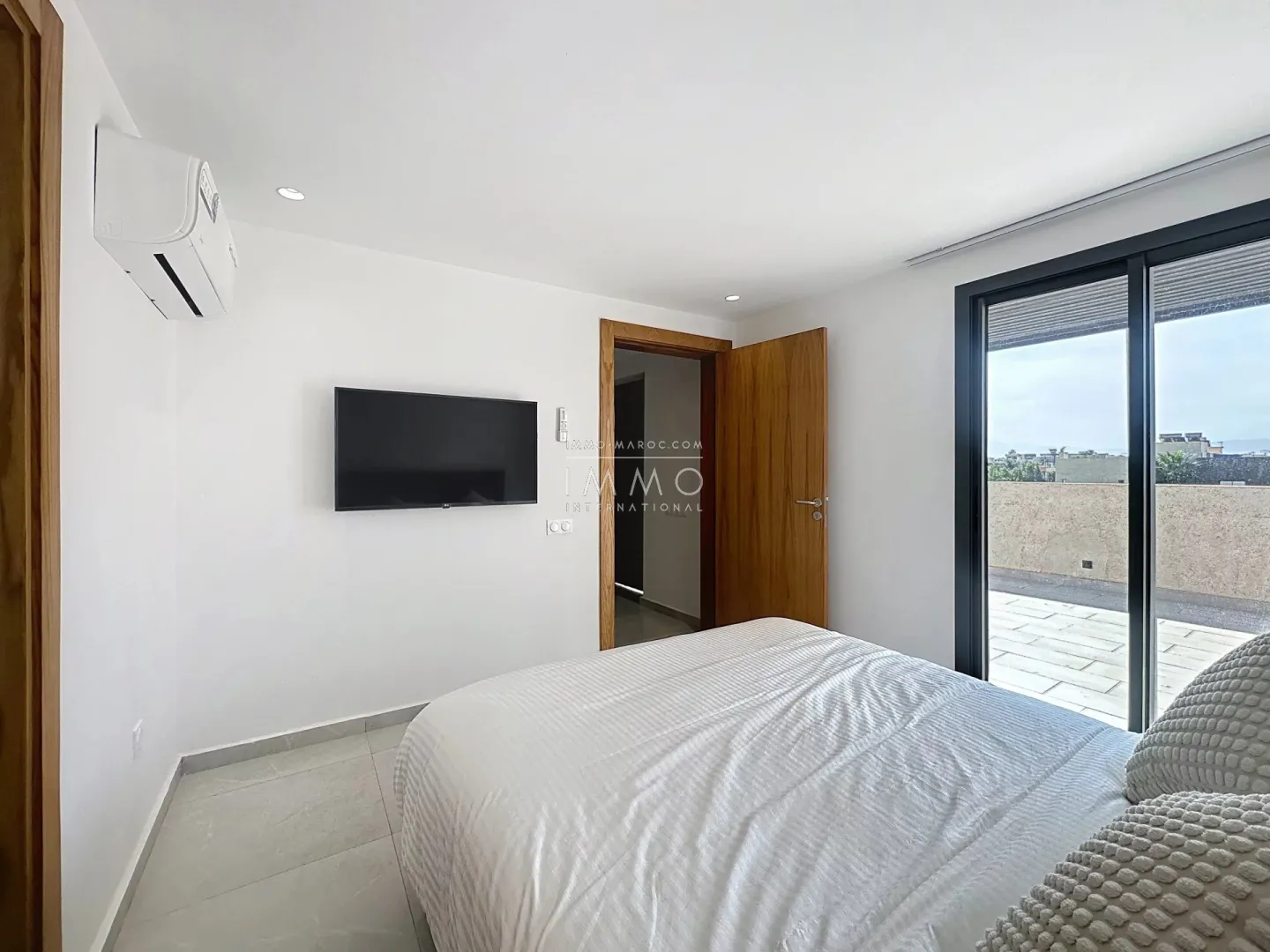 Villa à vendre marrakech – 5 suites – 590 m² – terrain 294 m² + 250 m² jouissance – hammam sauna cinéma – meublée sketch