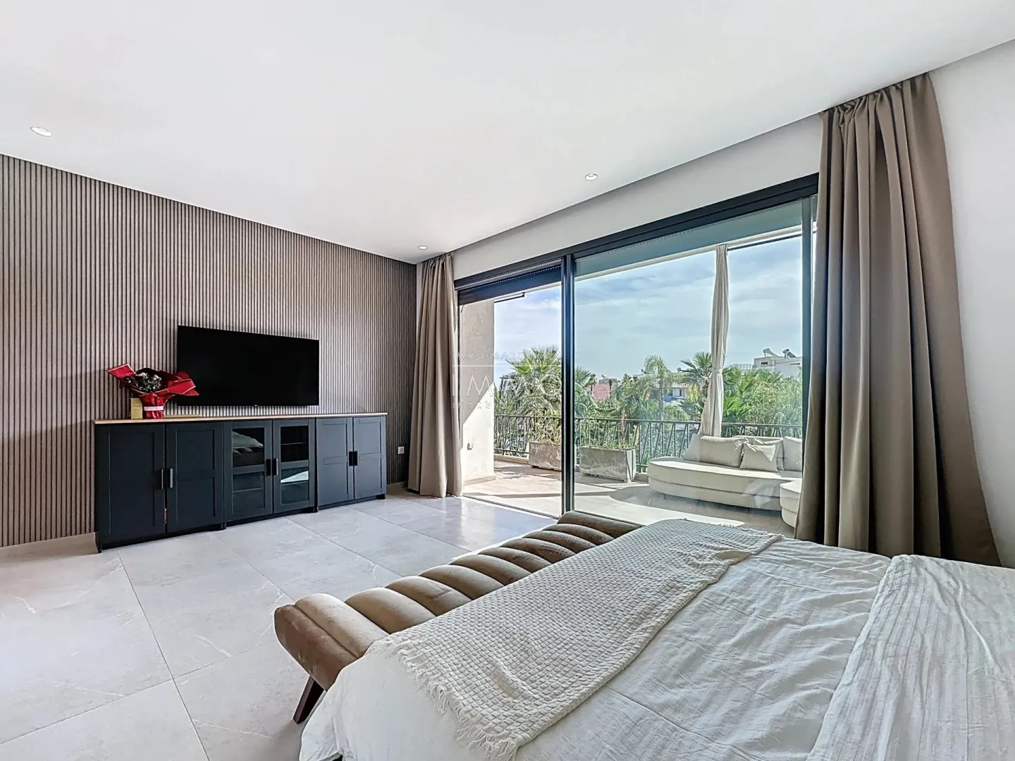 Villa à vendre marrakech – 5 suites – 590 m² – terrain 294 m² + 250 m² jouissance – hammam sauna cinéma – meublée sketch