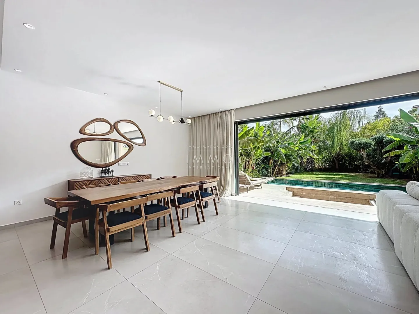 Villa à vendre marrakech – 5 suites – 590 m² – terrain 294 m² + 250 m² jouissance – hammam sauna cinéma – meublée sketch