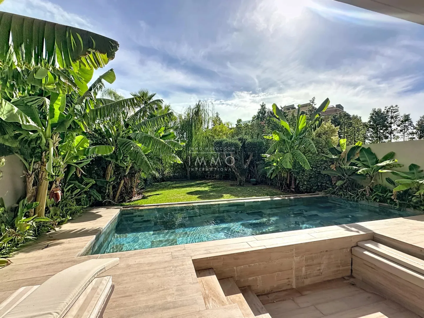 Villa à vendre marrakech – 5 suites – 590 m² – terrain 294 m² + 250 m² jouissance – hammam sauna cinéma – meublée sketch