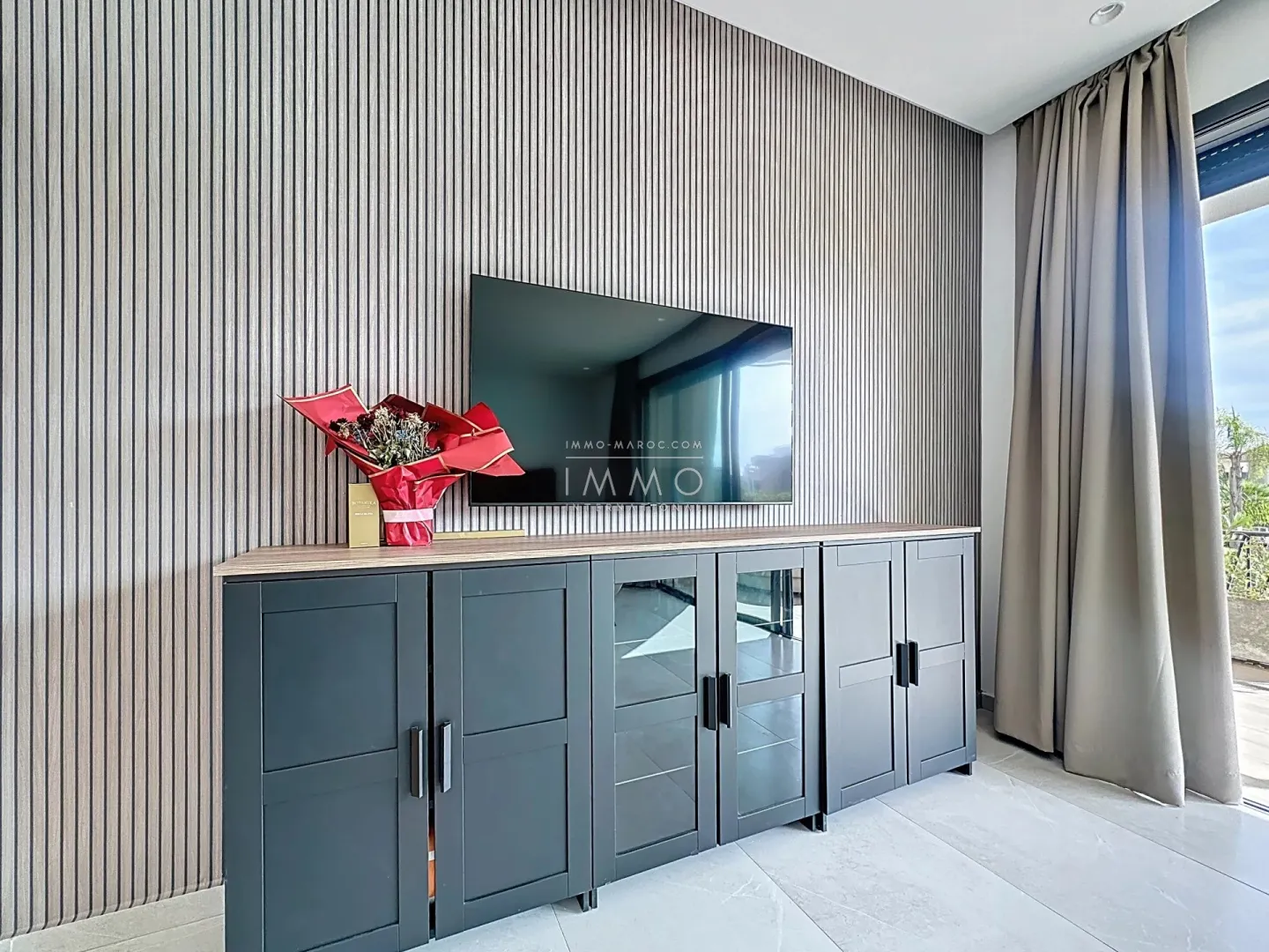 Villa à vendre marrakech – 5 suites – 590 m² – terrain 294 m² + 250 m² jouissance – hammam sauna cinéma – meublée sketch