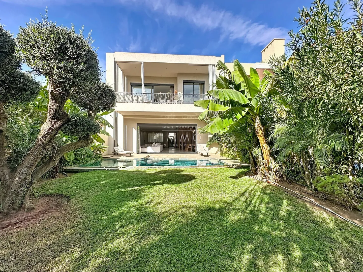 Villa à vendre marrakech – 5 suites – 590 m² – terrain 294 m² + 250 m² jouissance – hammam sauna cinéma – meublée sketch