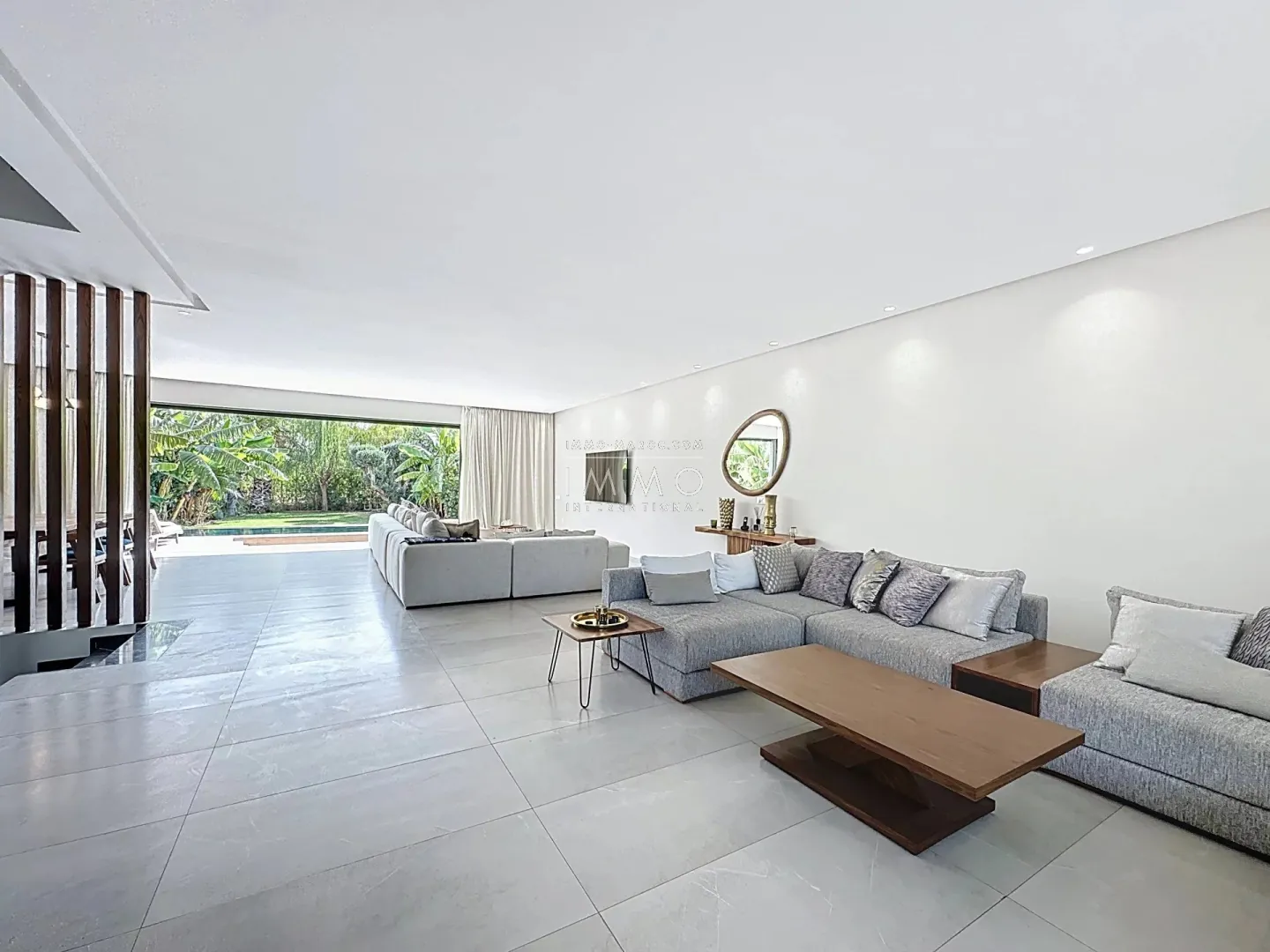 Villa à vendre marrakech – 5 suites – 590 m² – terrain 294 m² + 250 m² jouissance – hammam sauna cinéma – meublée sketch