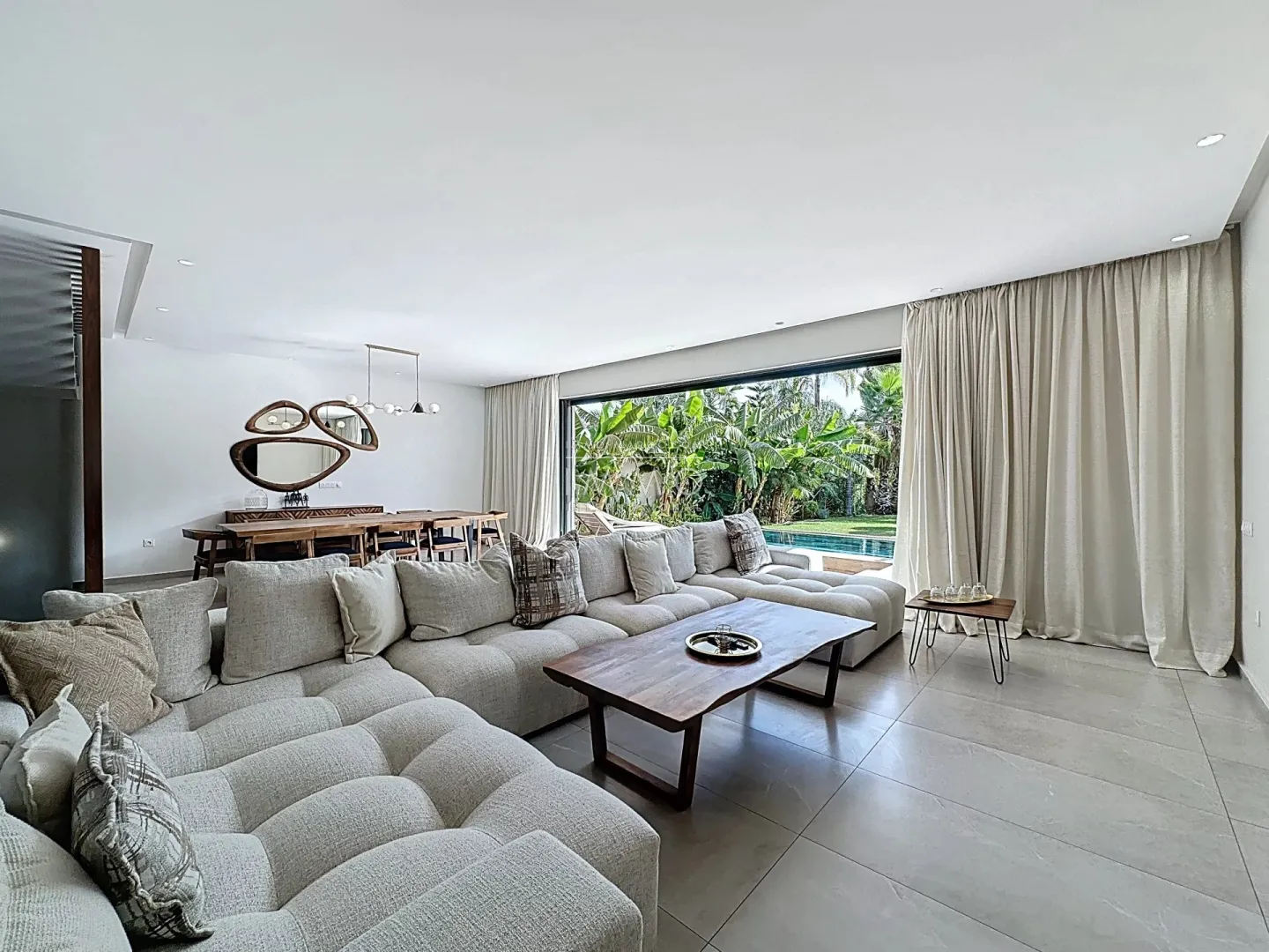 Villa à vendre marrakech – 5 suites – 590 m² – terrain 294 m² + 250 m² jouissance – hammam sauna cinéma – meublée sketch