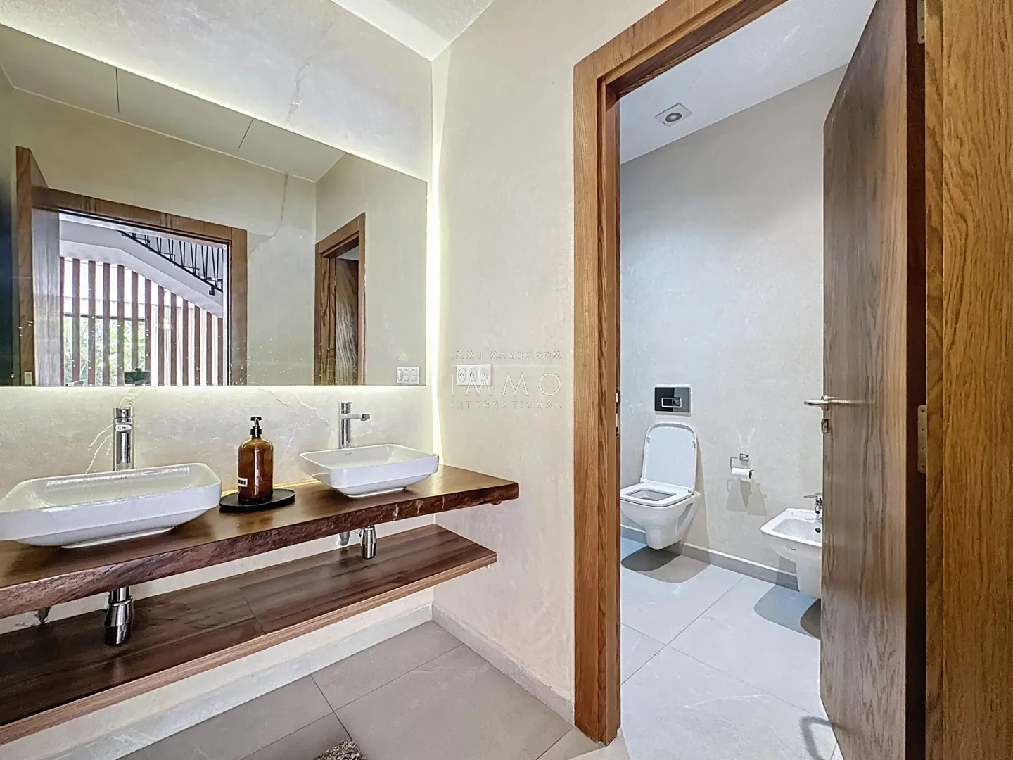 Villa à vendre marrakech – 5 suites – 590 m² – terrain 294 m² + 250 m² jouissance – hammam sauna cinéma – meublée sketch