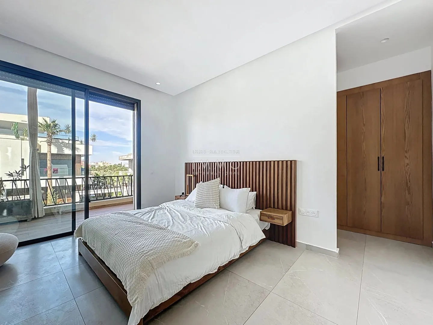 Villa à vendre marrakech – 5 suites – 590 m² – terrain 294 m² + 250 m² jouissance – hammam sauna cinéma – meublée sketch