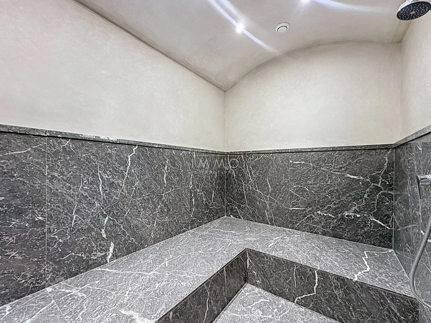 Villa à vendre marrakech – 5 suites – 590 m² – terrain 294 m² + 250 m² jouissance – hammam sauna cinéma – meublée sketch