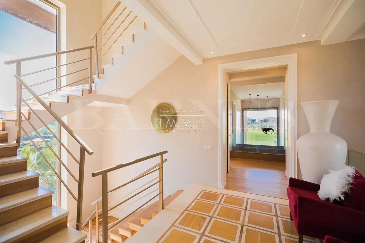 Villa moderne en front de golf à vendre – secteur agdal – 4 chambres – design contemporain