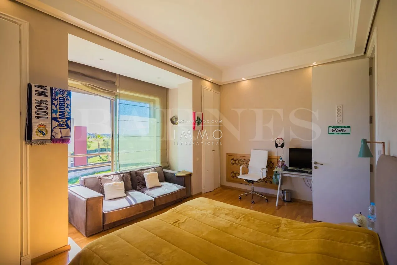 Villa moderne en front de golf à vendre – secteur agdal – 4 chambres – design contemporain