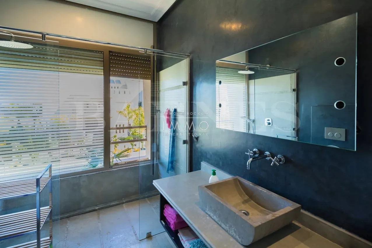 Villa moderne en front de golf à vendre – secteur agdal – 4 chambres – design contemporain