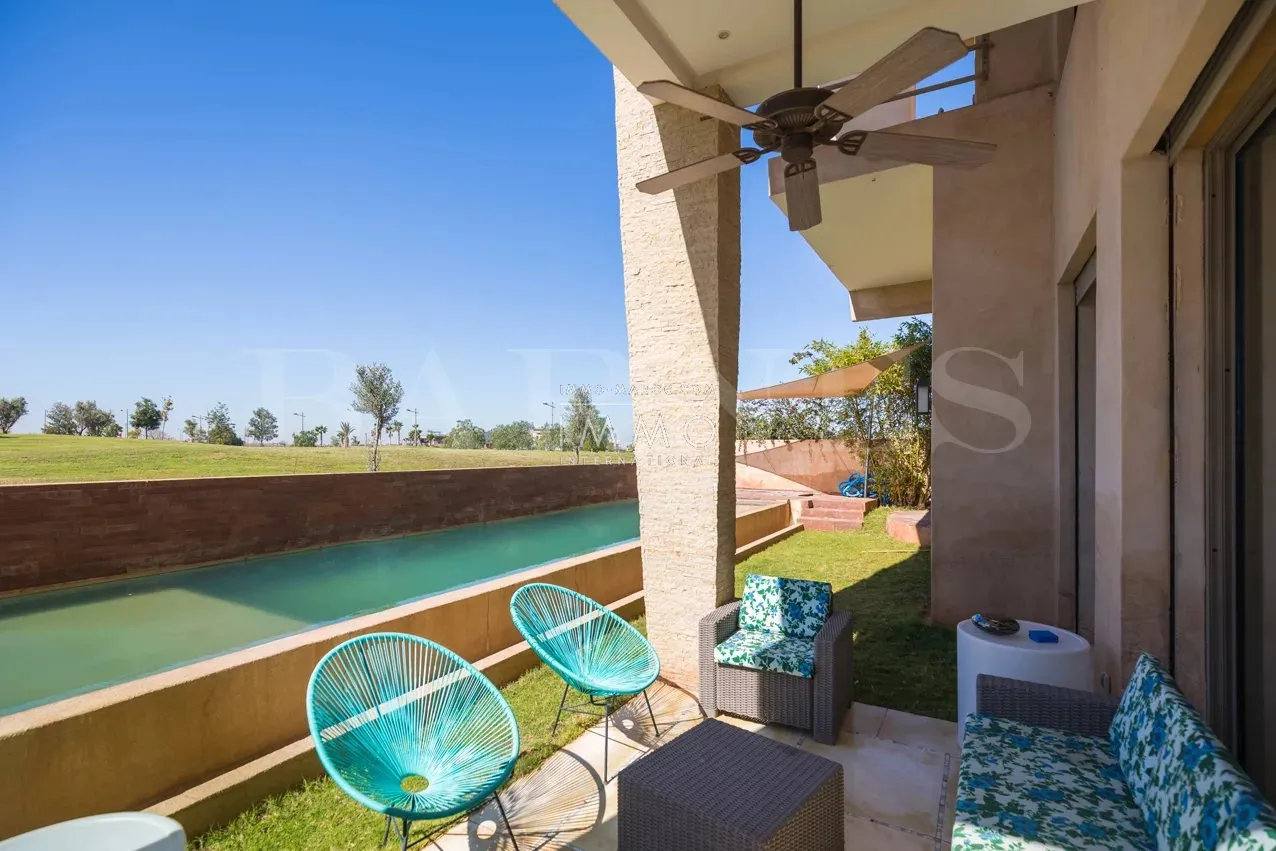 Villa moderne en front de golf à vendre – secteur agdal – 4 chambres – design contemporain