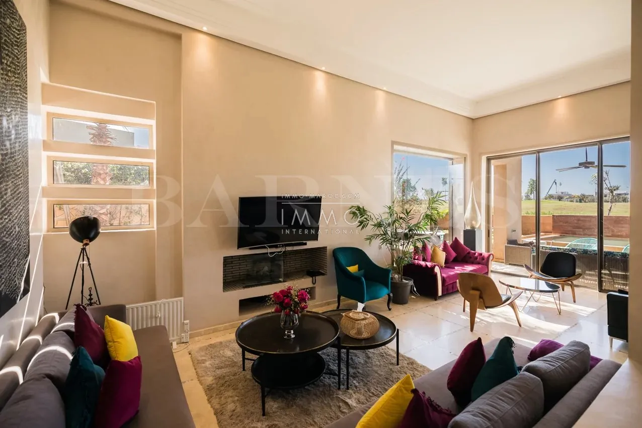 Villa moderne en front de golf à vendre – secteur agdal – 4 chambres – design contemporain