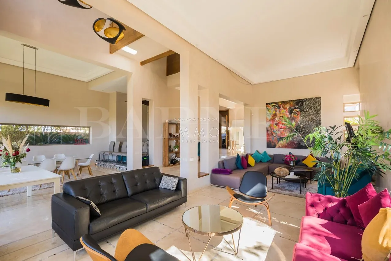 Villa moderne en front de golf à vendre – secteur agdal – 4 chambres – design contemporain