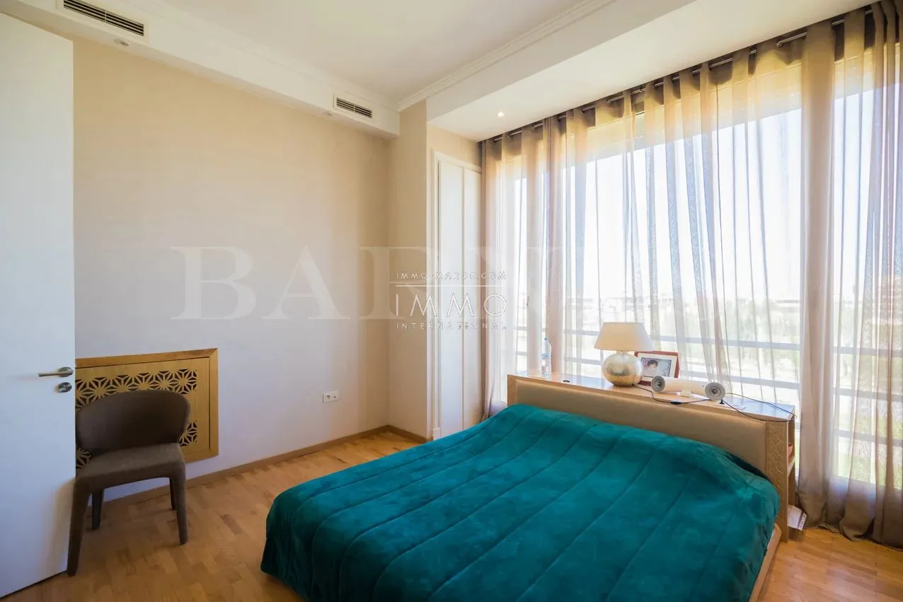 Villa moderne en front de golf à vendre – secteur agdal – 4 chambres – design contemporain