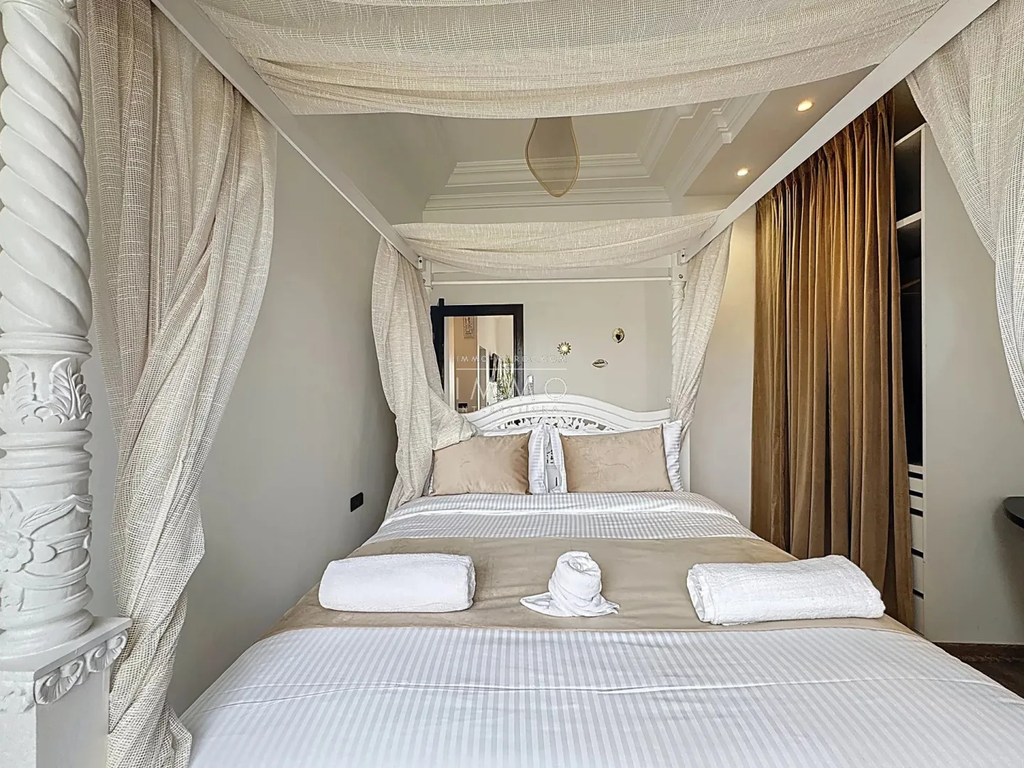 Villa à vendre en front de golf argan marrakech – 4 suites – 350 m² – piscine chauffée.