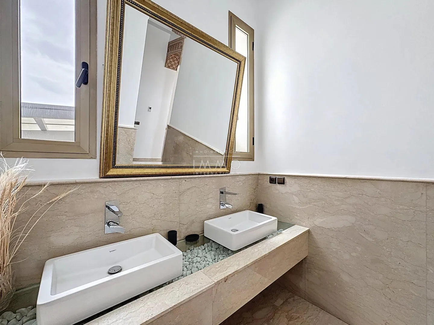 Villa à vendre en front de golf argan marrakech – 4 suites – 350 m² – piscine chauffée.