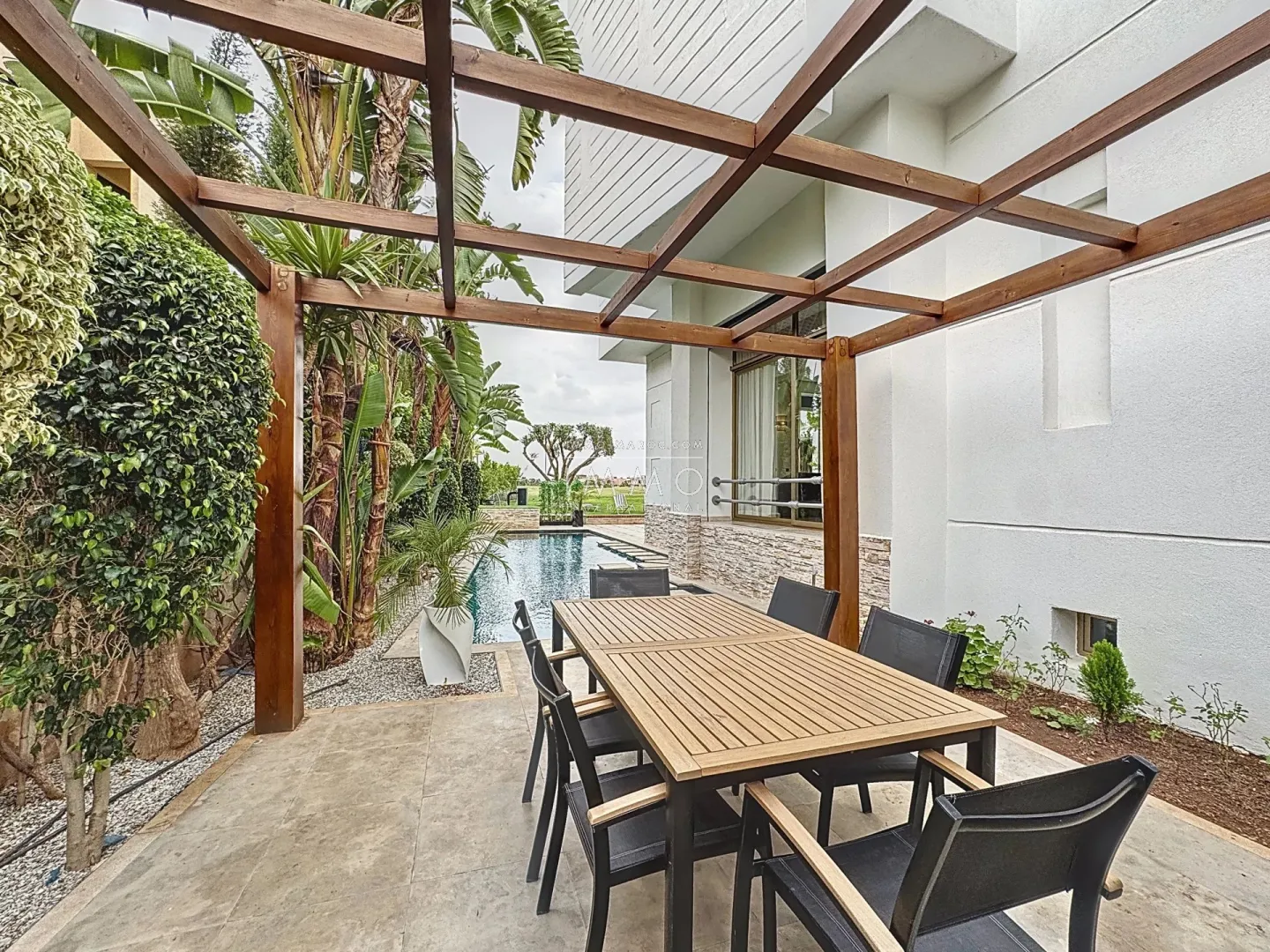 Villa à vendre en front de golf argan marrakech – 4 suites – 350 m² – piscine chauffée.