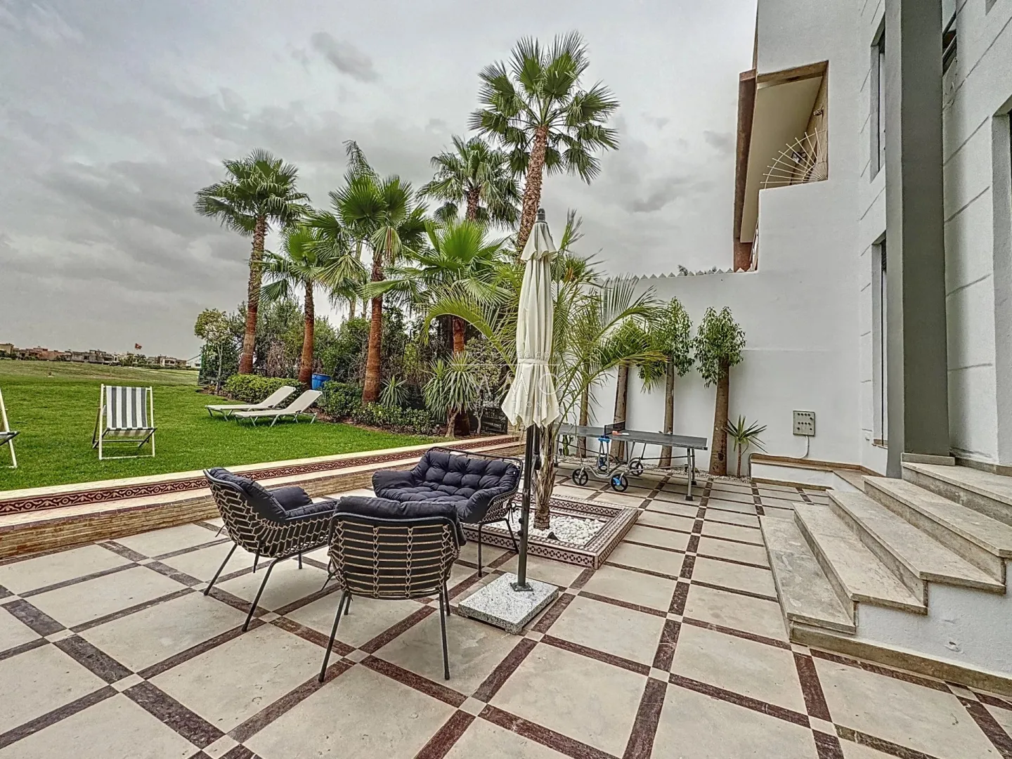 Villa à vendre en front de golf argan marrakech – 4 suites – 350 m² – piscine chauffée.