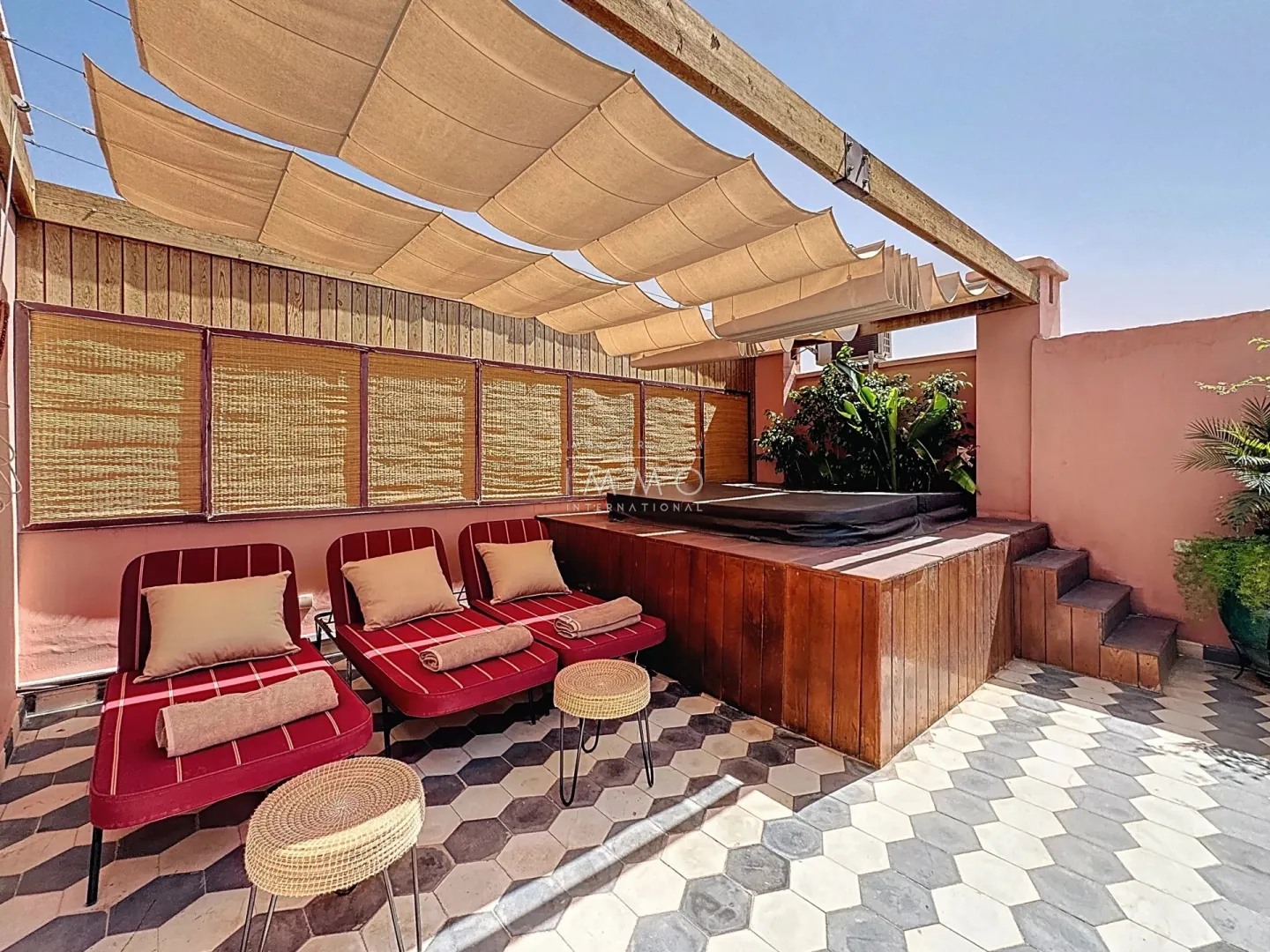 Très joli riad titré avec autorisation d’exploitation – maison d’hôtes de charme (6 suites)